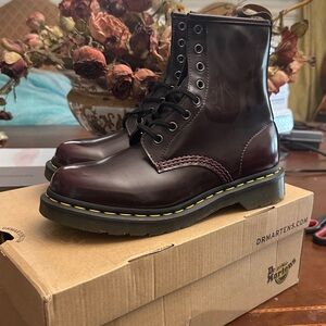 ❤️ BNIB Dr. Martens Dark Cherry Leather Boots